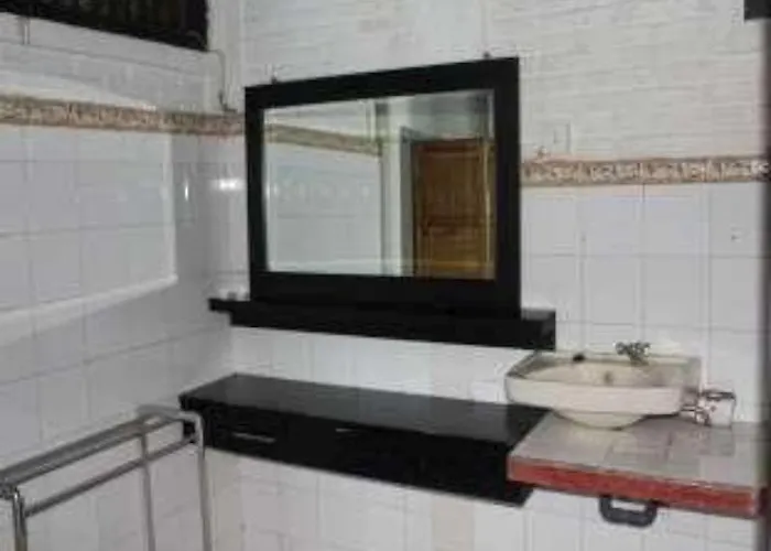 Hotel Loka House 3*